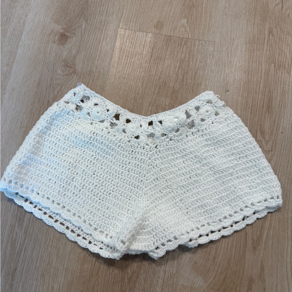 NWT Crocheted white mini shorts knit size small Ibiza swim cover - Picture 4 of 4